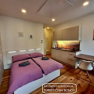 Gold Apartment